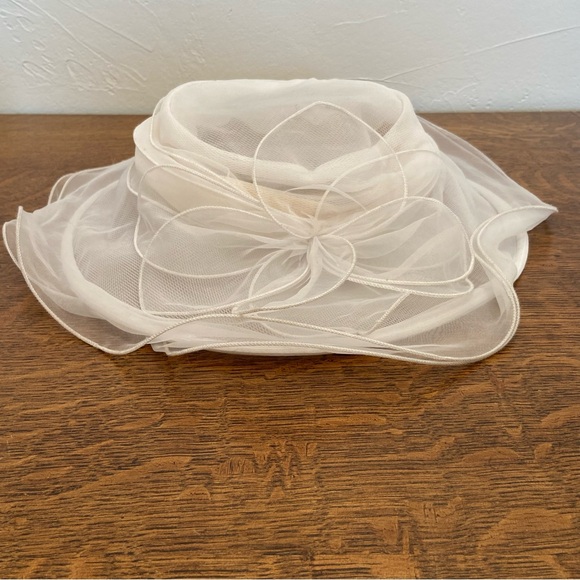 VINTAGE BETMAR NEW YORK TULLE SHEER DERBY FANCY SUN WOMENS WHITE RESORT HAT - Picture 2 of 16